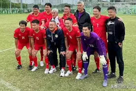 回顾2002年韩日世界杯，国足首秀世界舞台，五星巴西闪耀亚洲图片