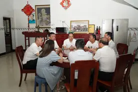 罗国栋开展“作风夜查 民情夜访”暨“萤火虫”行动图片