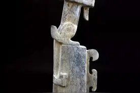 三星堆出土一枚龙印，可是龙印上有四个“诡异”印文，谁也不认识图片