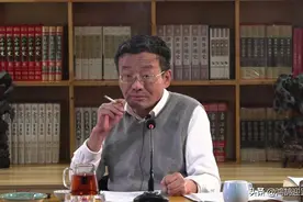 复旦著名教授上课抽烟，学生不介意表示理解，很爱听他讲课图片