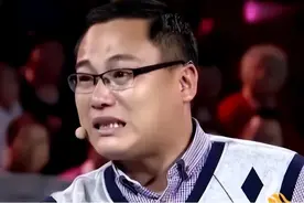 千万富豪花30年时间找初恋，两人见面后，男子泪崩：你去哪了图片