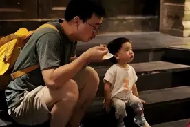 双职工家庭如何带娃？图片