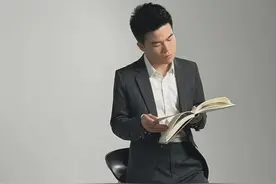 董宇辉直播可以“填肚子”“补脑子”，一夜成名的背后是百炼成钢图片