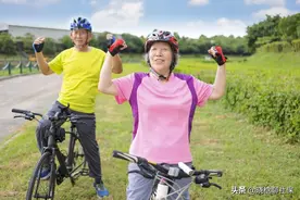 我月薪3000元，若参保15年，退休能领多少养老金？真的不到1000？图片