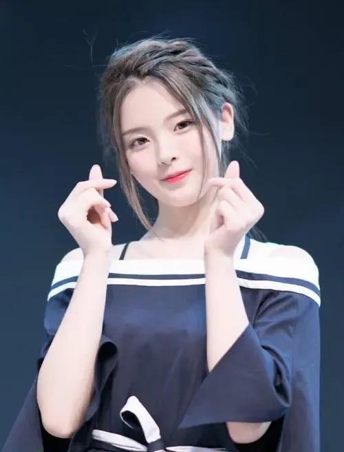 火箭少女现状各异,杨超越当老板,孟美岐在争议中求翻身