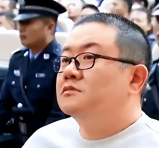 昆明头号"恶魔"孙小果,牙签扎乳轰动中央,判死刑后又活20年