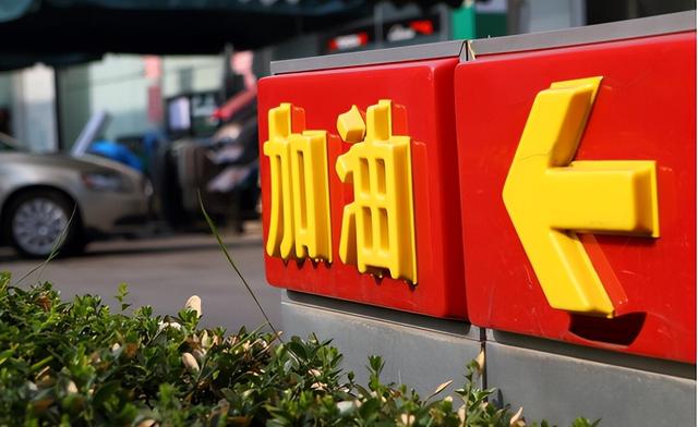 自动挡怎么开最省油？记住这2个技巧，油耗低动力强