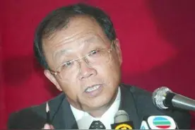 国门巨贪李培英：滥赌18年，曾一夜输600万，用3500万赃款还赌债图片