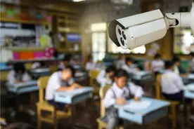 学校安保人员，都得高学历了吗？图片