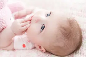 安抚奶嘴要给新生儿准备吗？准妈妈三思，了解“哄娃神器”利与弊图片