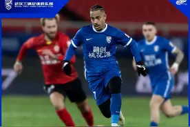 中超：武汉三镇2比3憾负长春亚泰图片