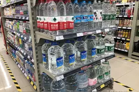 揭秘不同饮用水水源：农夫山泉搬空长白山？怡宝是自来水做的吗？图片