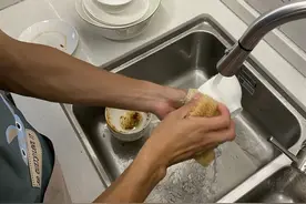 错误的洗碗习惯等于“吃毒”！提醒大家：这4个洗碗习惯得改图片