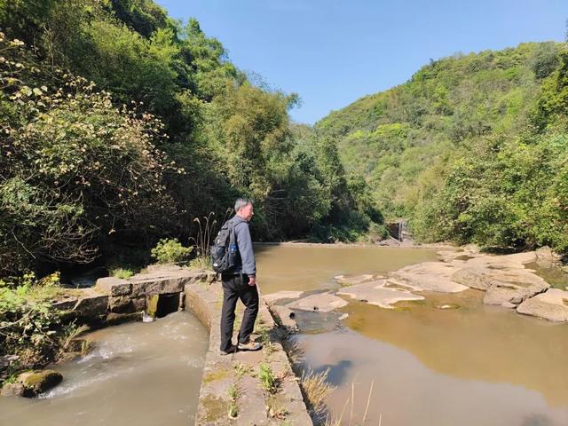 綦江永新石灰沟古道，至今保持原始风貌，太平桥背后故事悲壮感人