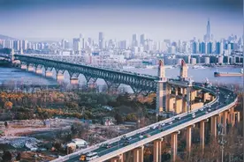 美国至今不理解：中国为何耗资千亿，修一座很少有车通行的大桥？图片