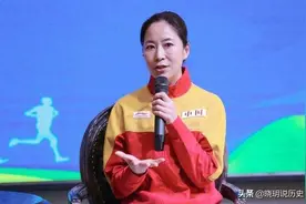 2000年悉尼奥运会，王丽萍夺冠后，却无国旗披身，教练组早已离场图片