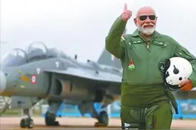 总理亲自乘坐，印度LCA研发比歼-10费钱，结果连鸡肋都算不上？图片