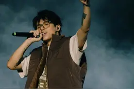 说唱歌手“法老”将巡演收益129万元捐赠给志愿军老兵帮扶计划图片