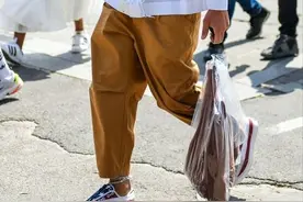 有小肚腩的男士，建议多尝试“锥形裤”，造型大气又修饰身材图片