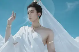 四川小伙扮演敦煌菩萨，“男身女相”火到国外，老外直呼上帝下凡图片