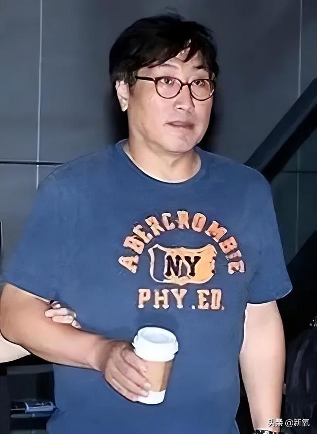 为骂人学腹语，同时交往富商与男神，清纯的b面是疯批？
