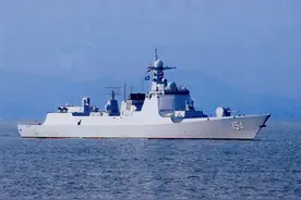 解放军厦门舰忍无可忍，霸气喊话台军最大舰艇，获得吴谦大校点赞图片