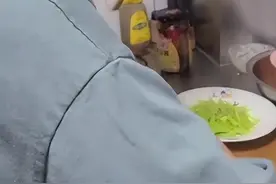 上海女子离婚6年到前夫家看娃被隔离，前夫欲复婚，妻子回应来了图片