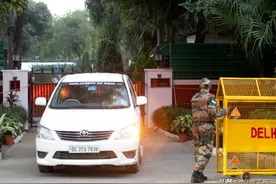 印军飞行员被曝吃不饱饭！殡仪车出车祸：印军上将棺材差点掉出来图片