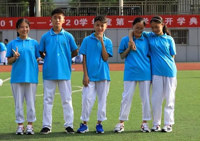 被选为奥运福娃的5胞胎：养育不易累死父亲，20岁孩子在上大学