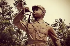 除夕夜，抗战纪念碑发出奇怪的军号声，居民：是小号手在“显灵”图片
