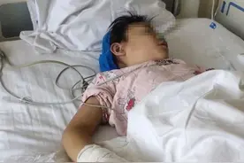 6岁继女惨遭后妈虐待，棍捅下体、双手按热水锅致残！毫无人性图片