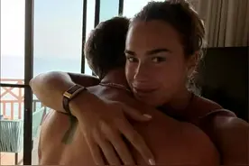 年赚1.3亿！网球现世界第一晒床照秀恩爱，为了情郎甘背小三骂名图片