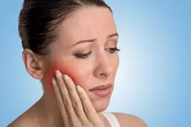 上火导致牙疼难忍？坚持做好2件事，能有效清热降火，缓解牙疼！图片