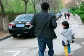 游戏控爸爸带孩子只知道玩游戏，没想到一年后孩子逆袭为小学霸图片