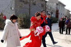 农村结婚又出现了一种新式彩礼“二甩三边四轮”，到底指的什么？图片