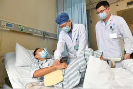 医学奇迹，没有血缘关系的一对“父子”竟然配型成功，捐肾成功图片