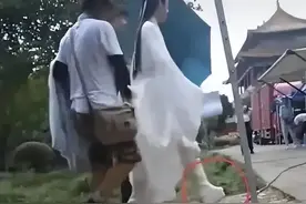 长得英俊帅气，却输在“个子矮”上，这6位男星的身高太不懂事了图片