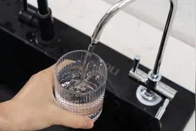 带桶VS不带桶；排废水VS不排废水：家用净水机，到底怎么选？图片