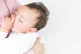 三岁前常见的7种错误喂养方法，会影响孩子的身高，妈妈要注意图片