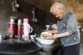 老中医常说：头梳千遍，病少一半。经常梳头发的人，会发生啥变化图片