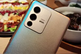 VIVO S10与S12的配置差别不大，谁的性价比高呢？图片