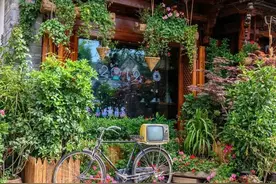 一首写“钱”的诗，写出了有钱和没钱时的待遇，道尽了人情冷暖图片