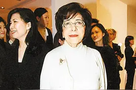 何婉鸿葬礼完成，墓位紧挨弟弟何鸿燊安葬，与家人的旧照公开图片