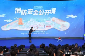 2025年全国高校消防安全公开课在武汉举办图片