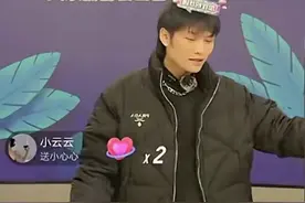 小杨哥直播解释老爸大尺度不雅视频，网友：第一次见他这么不自信图片