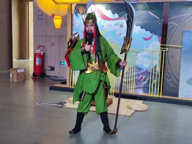 起猛了，我怎么在三国杀嘉年华看时装秀