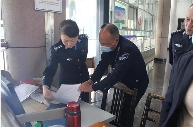 16岁从警入职43年，上班穿4000元短袖，警号030008狠角色终于落网