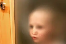 盘点熊孩子做过令人毛骨悚然的事情，真的令人哭笑不得图片