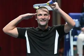 他曾拿拍怒砸脑袋，如今迎40岁生日图片