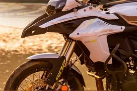 贝纳利发布2022款TRK502/X，多项升级、售价不变，还是3.58w起图片